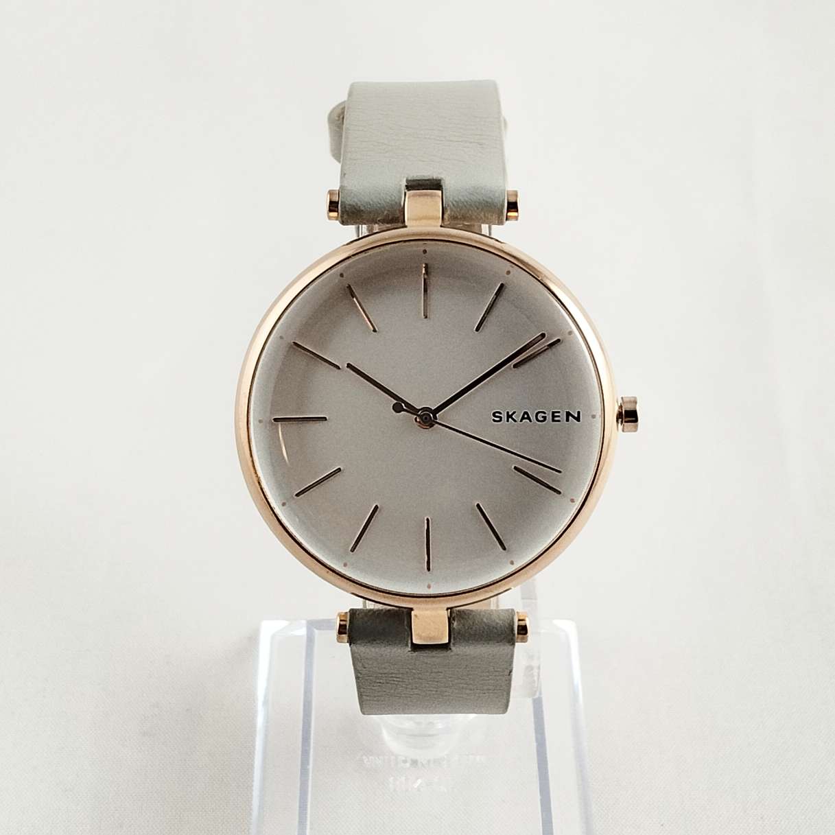 Skagen Unisex Oversized Watch, Light Gray Genuine Leather Strap