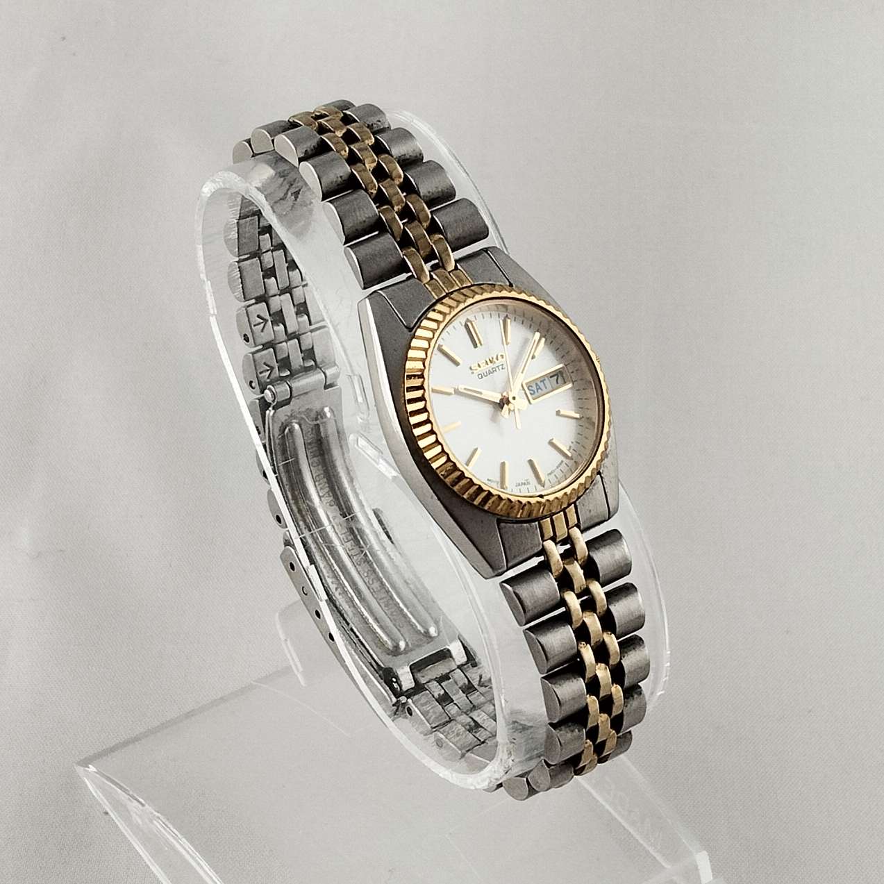 Seiko Unisex Watch, White Dial, Bracelet Strap