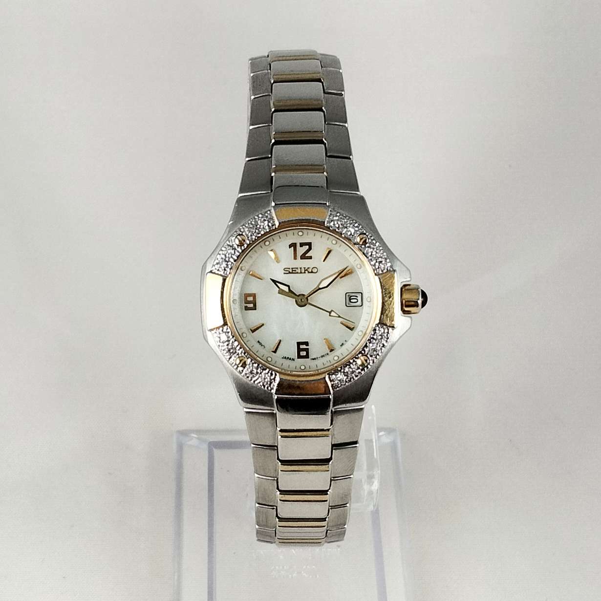 Seiko Watch, Mother of Pearl Dial, Jewel Details, Bracelet Strap