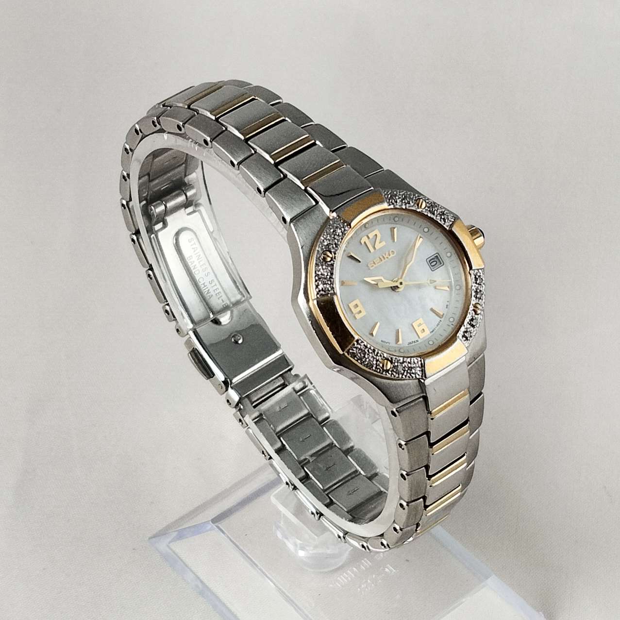 Seiko Watch, Mother of Pearl Dial, Jewel Details, Bracelet Strap