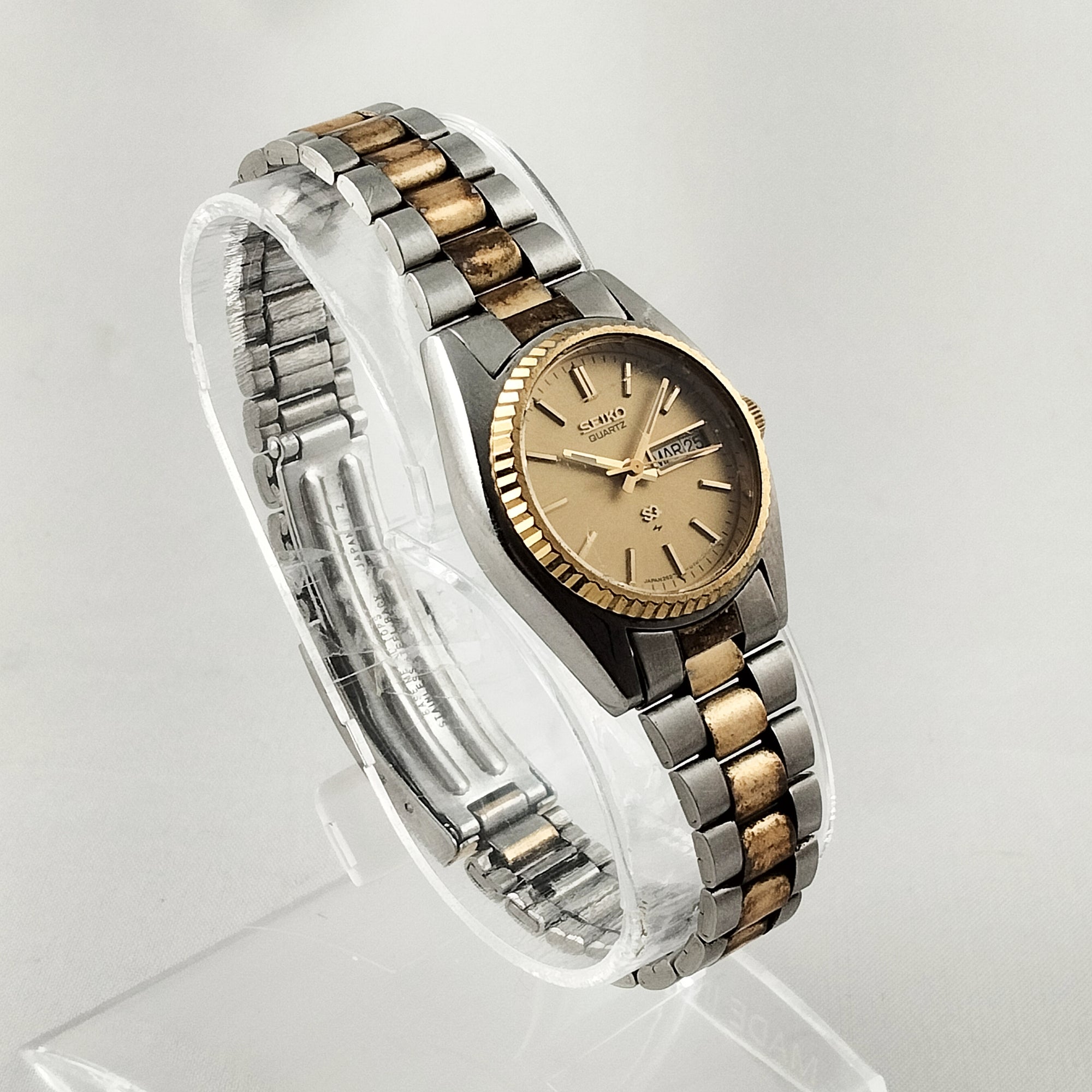 Seiko Unisex Silver and Gold Tone Watch, Gold Tone Dial, Bracelet Strap