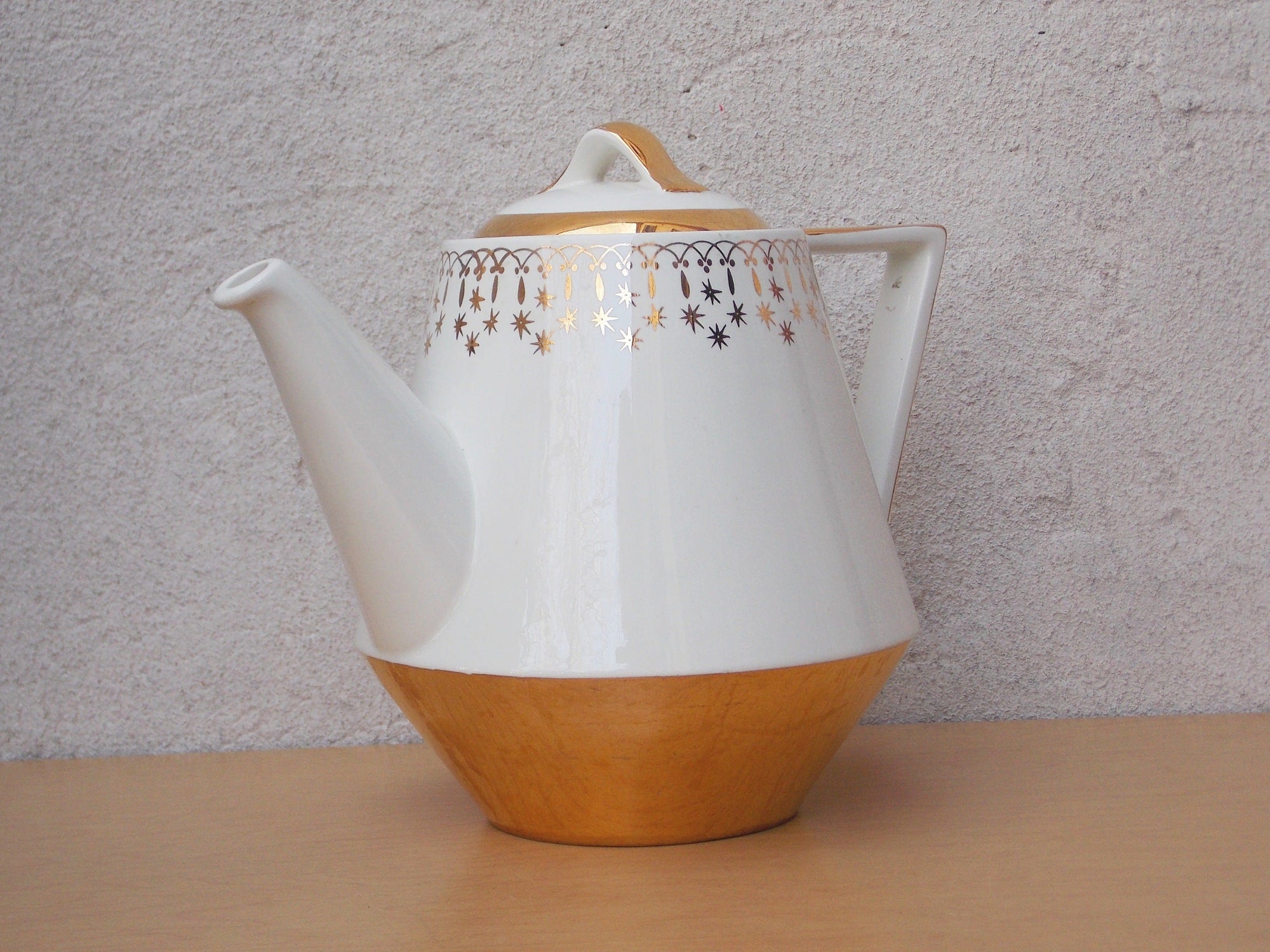 I Like Mike's Mid Century Modern Accessories Very Large White Gold Ceramic Tea or Coffee Pot with Atomic Stars, Flare-Ware