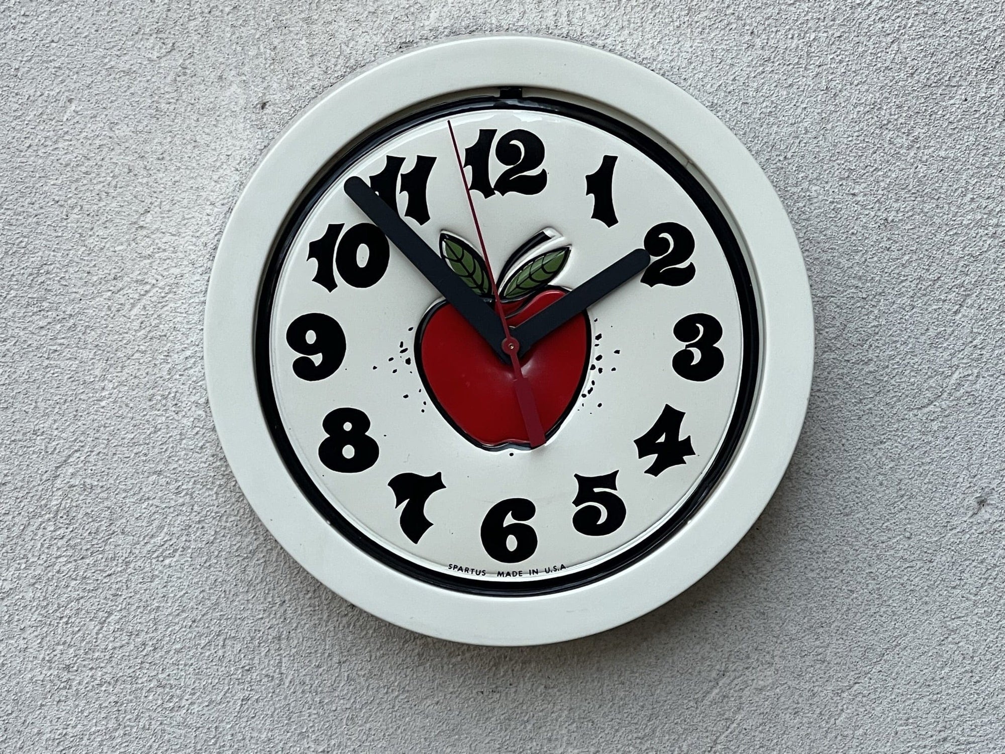 I Like Mikes Mid Century Modern Wall Clocks Vintage Round White Red Apple Kitchen Wall Clock by Spartus with Updated Quartz Movement