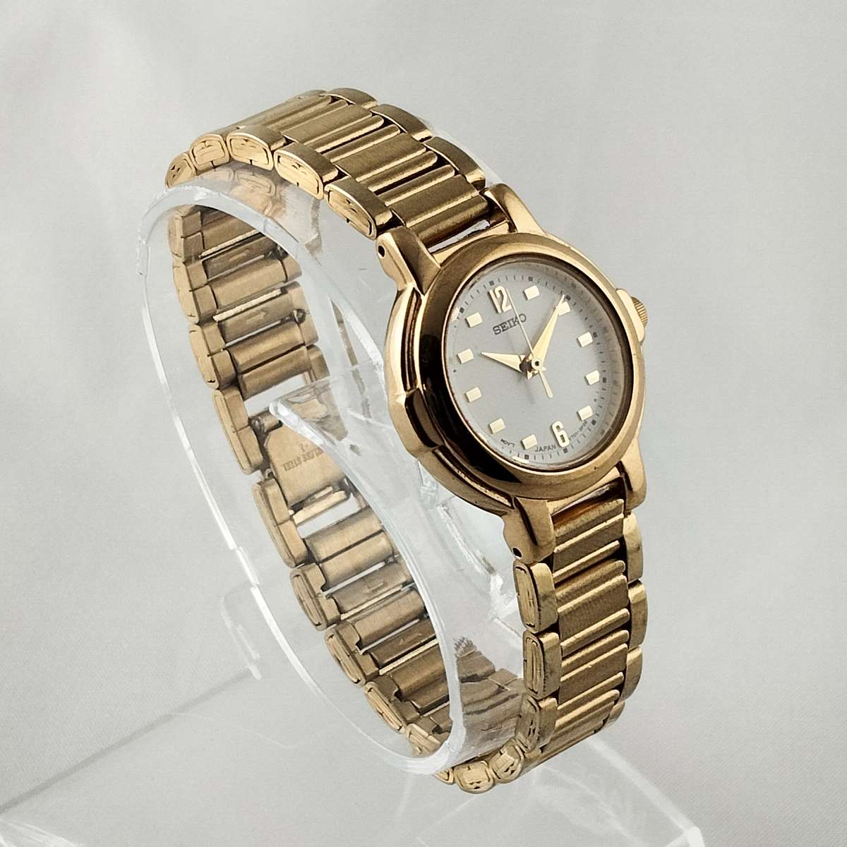 Seiko Unisex Watch, White Round Dial, Bracelet Strap