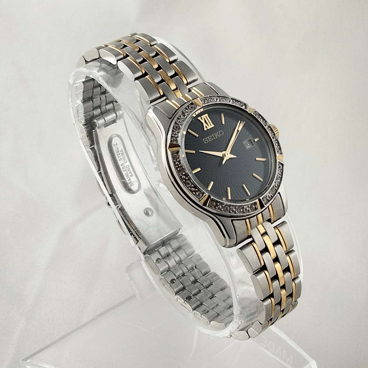 Seiko Unisex Watch, Black Dial, Jewel Details, Bracelet Strap