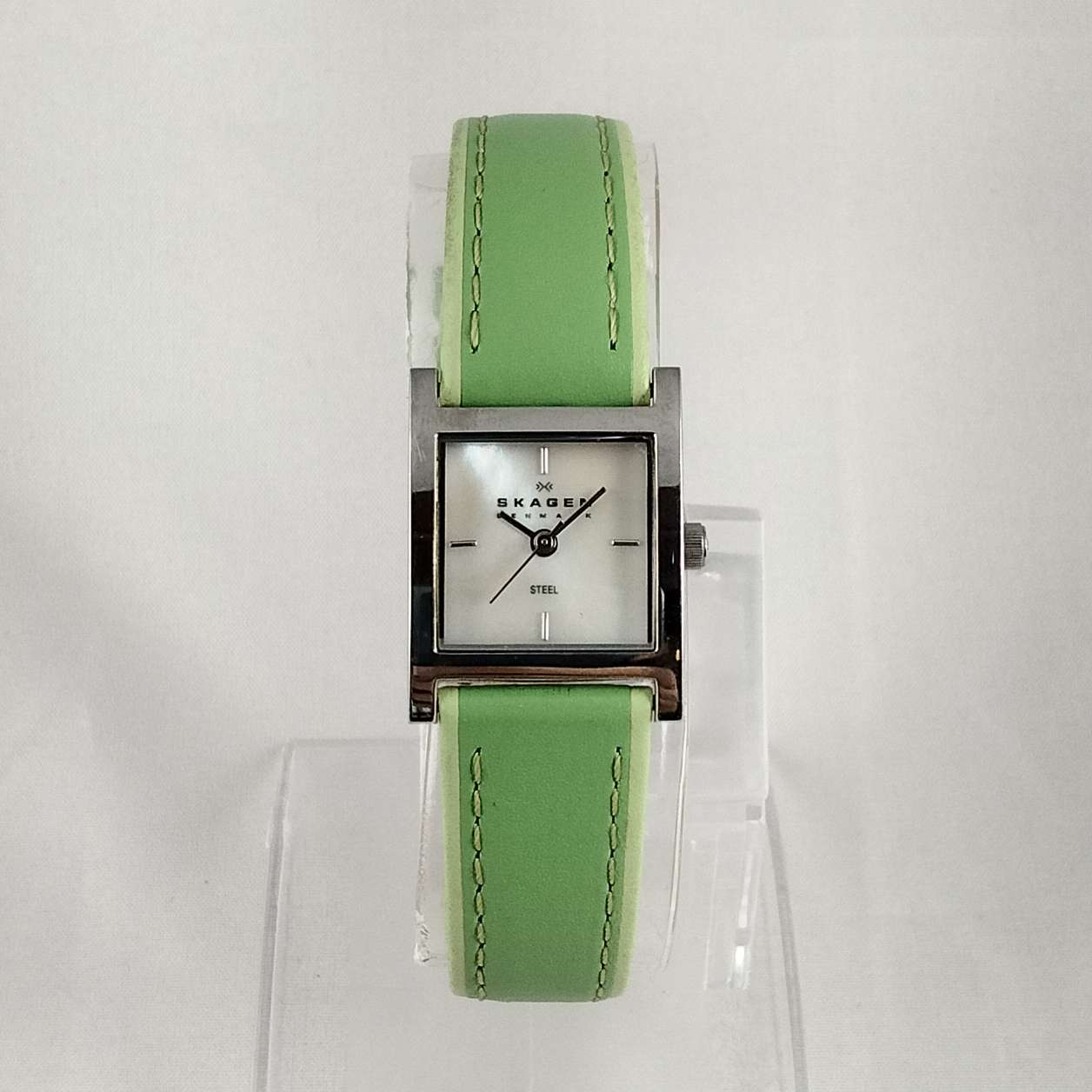 Skagen Unisex Watch, Mother of Pearl Dial, Green Genuine Leather Strap