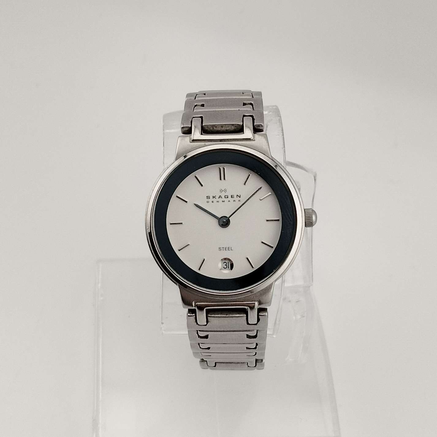 Skagen Unisex Silver Tone Watch, Round Dial, Date Window, Bracelet Strap