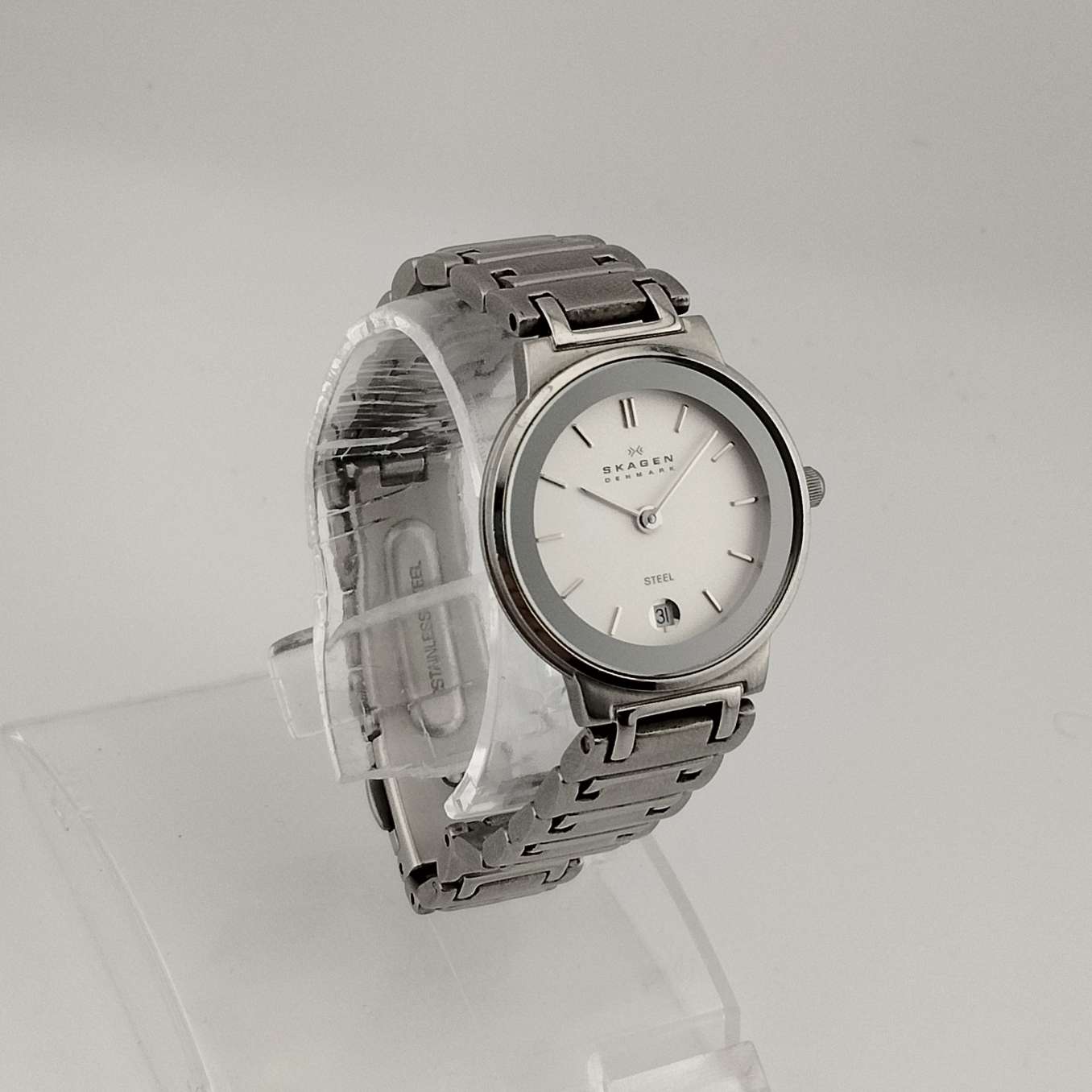 Skagen Unisex Silver Tone Watch, Round Dial, Date Window, Bracelet Strap