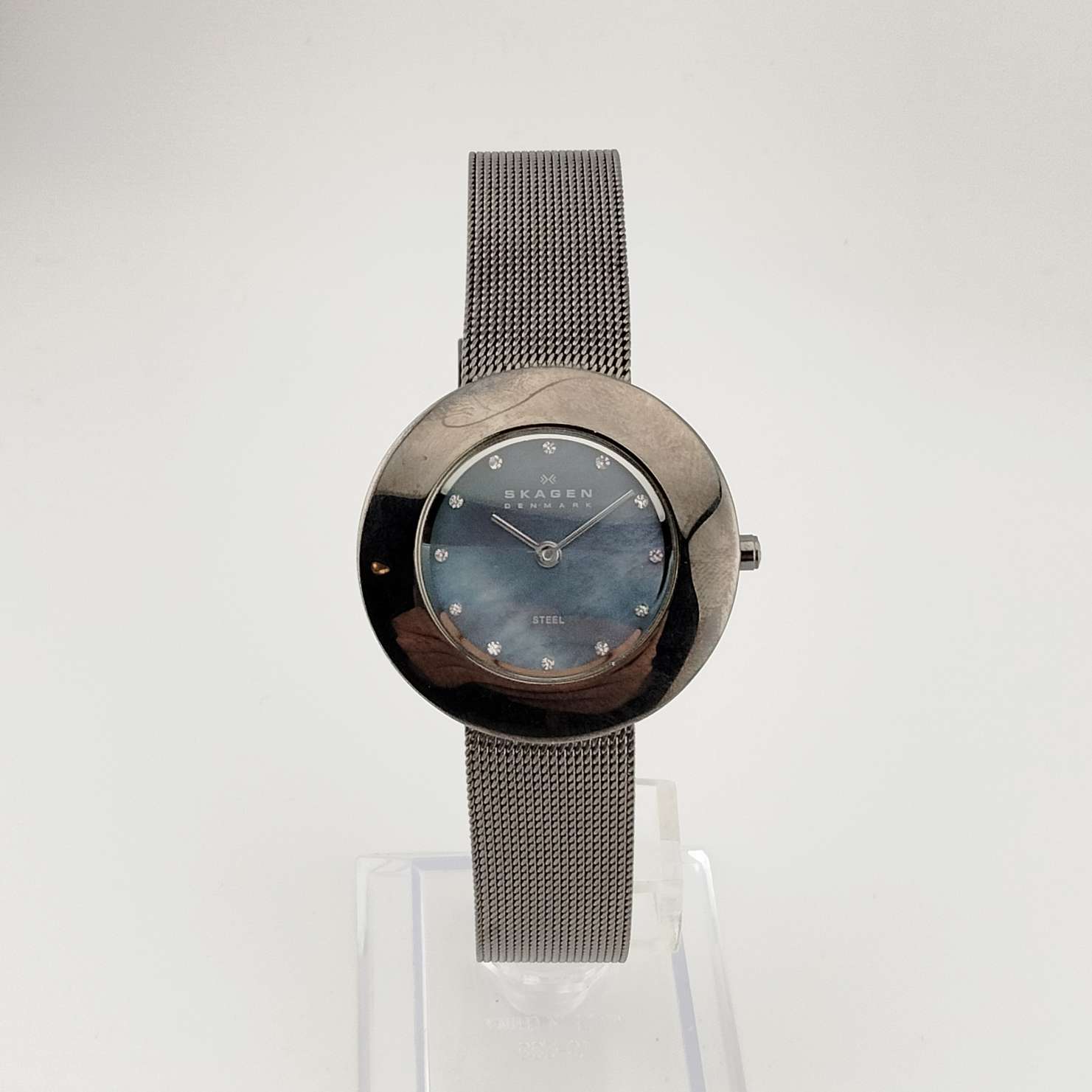 Skagen Unisex Watch, Silver Tone and Jewel Details, Circular Mother of Pearl Dial, Adjustable Mesh Strap