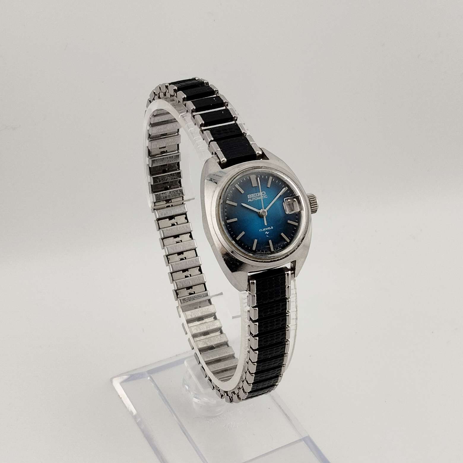Seiko Silver Tone Automatic Watch, Circular Blue Dial, Date Window with Magnifying Detail, Stretch Strap