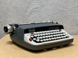 Vintage Smith Corona Classic 12 Portable Manual Typewriter in Carry Case