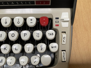 Vintage Smith Corona Classic 12 Portable Manual Typewriter in Carry Case