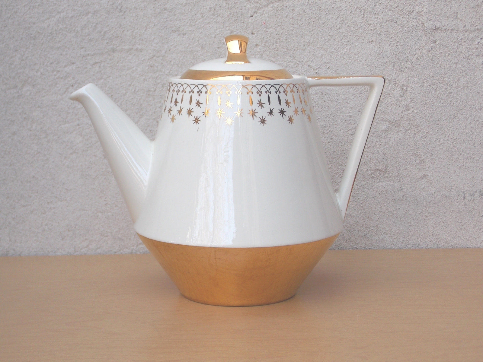 I Like Mike's Mid Century Modern Accessories Very Large White Gold Ceramic Tea or Coffee Pot with Atomic Stars, Flare-Ware