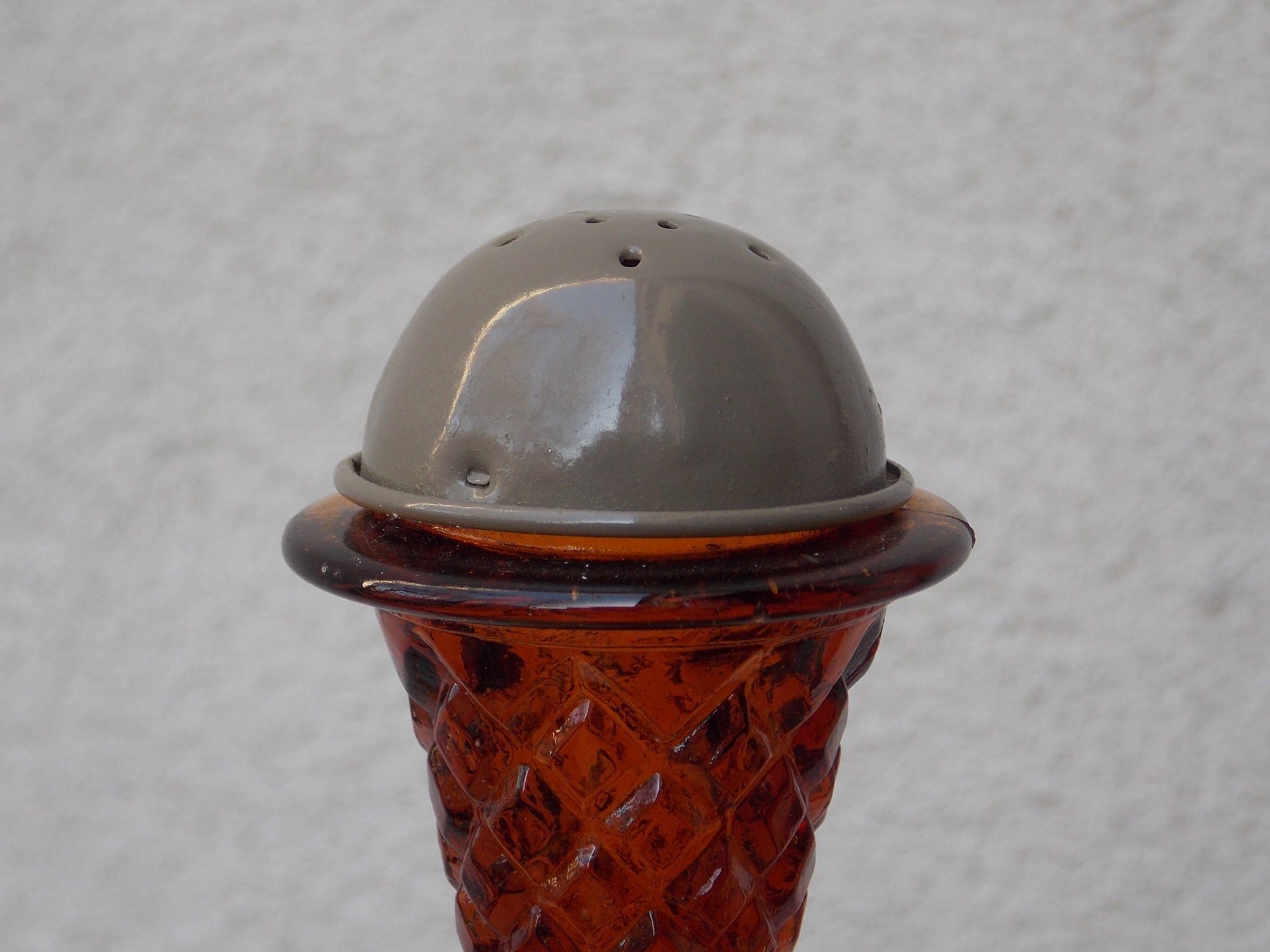 I Like Mike's Mid Century Modern Accessories Vintage Ice Cream Salt and Pepper Shaker Set, Made in Hong Kong