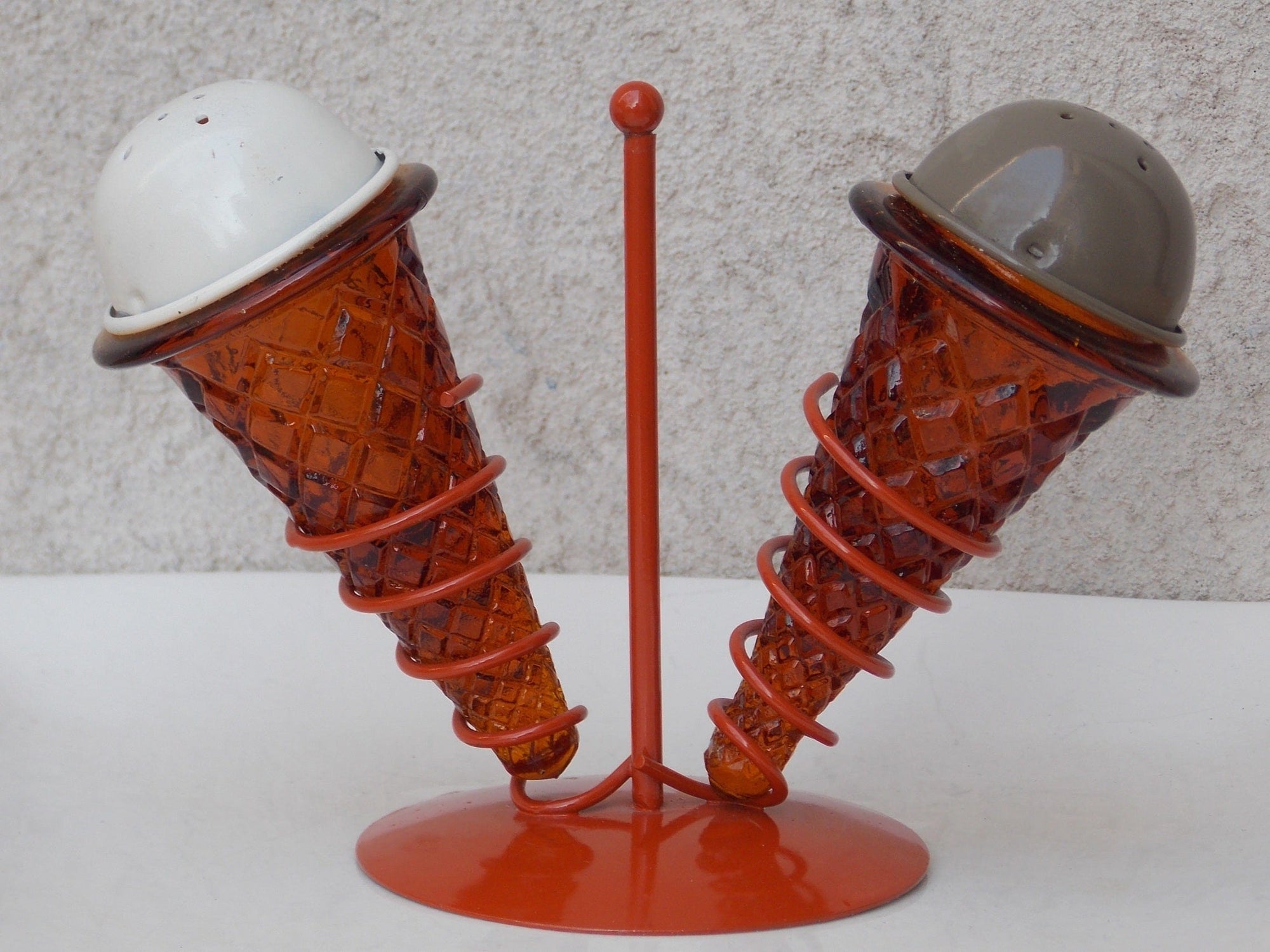 I Like Mike's Mid Century Modern Accessories Vintage Ice Cream Salt and Pepper Shaker Set, Made in Hong Kong