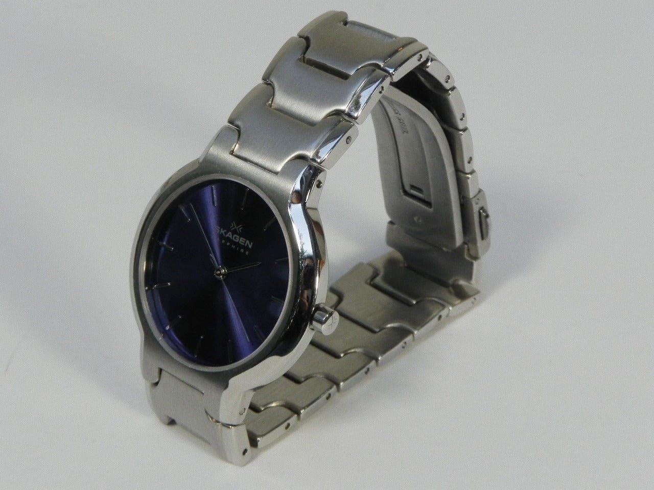 I Like Mike's Mid Century Modern Clock Skagen Sapphire Men's Round Watch with Blue Face, Metal Link Band