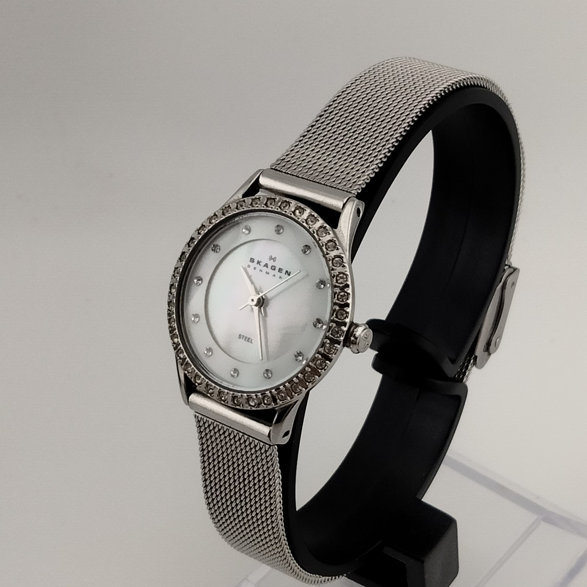 SKAGEN LADIE\'S ULTRA TITANIUM MOTHER OF PEARL WATCH 569STTLB Skagen Women main image 3