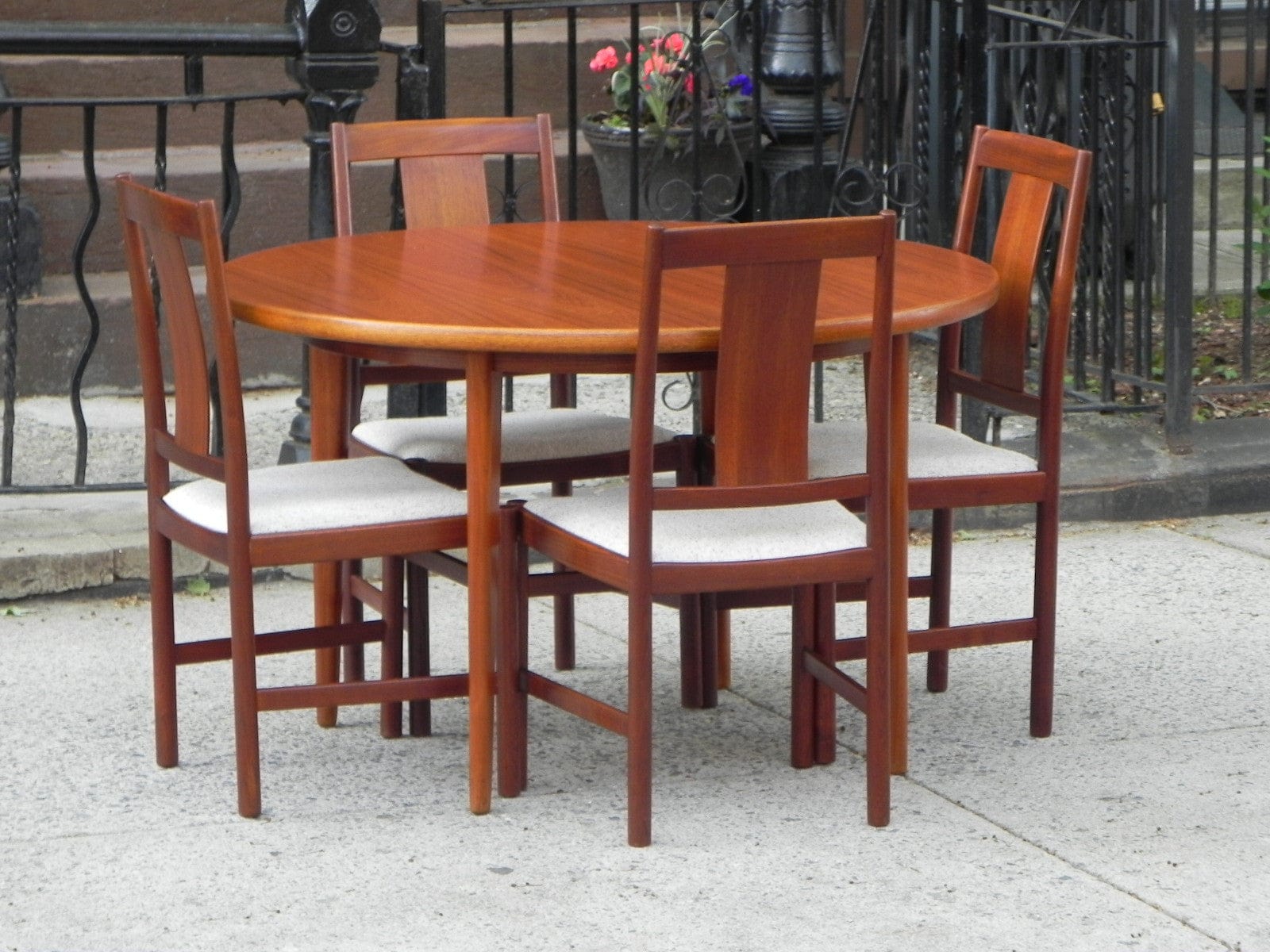 I Like Mike's Mid-Century Modern Furniture DANISH MODERN TEAK DINING SET, 100% RESTORED, 2 LEAVES & 4 REUPHOLSTERED CHAIRS