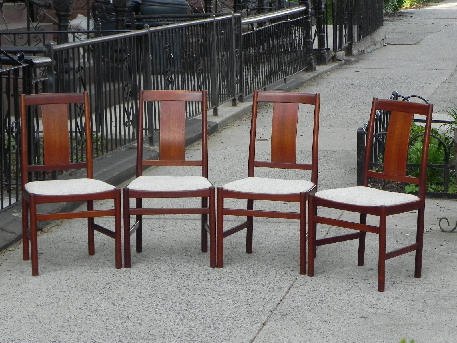 I Like Mike's Mid-Century Modern Furniture DANISH MODERN TEAK DINING SET, 100% RESTORED, 2 LEAVES & 4 REUPHOLSTERED CHAIRS