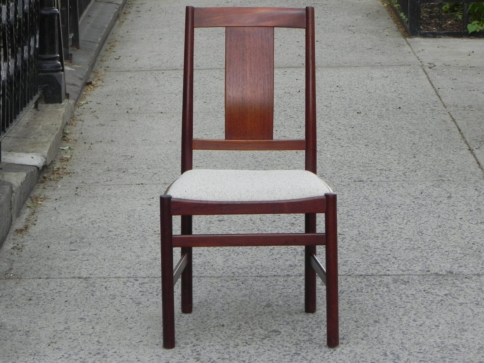 I Like Mike's Mid-Century Modern Furniture DANISH MODERN TEAK DINING SET, 100% RESTORED, 2 LEAVES & 4 REUPHOLSTERED CHAIRS