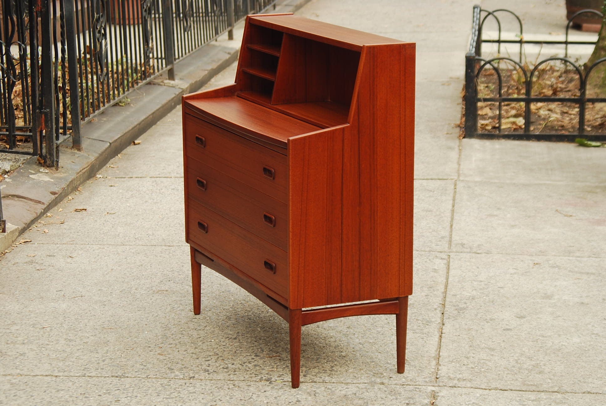 I Like Mike's Mid-Century Modern Furniture SOLD -- DANISH MODERN TEAK COMPACT SECRETARY D ESK BY hOVMAND OLSEN