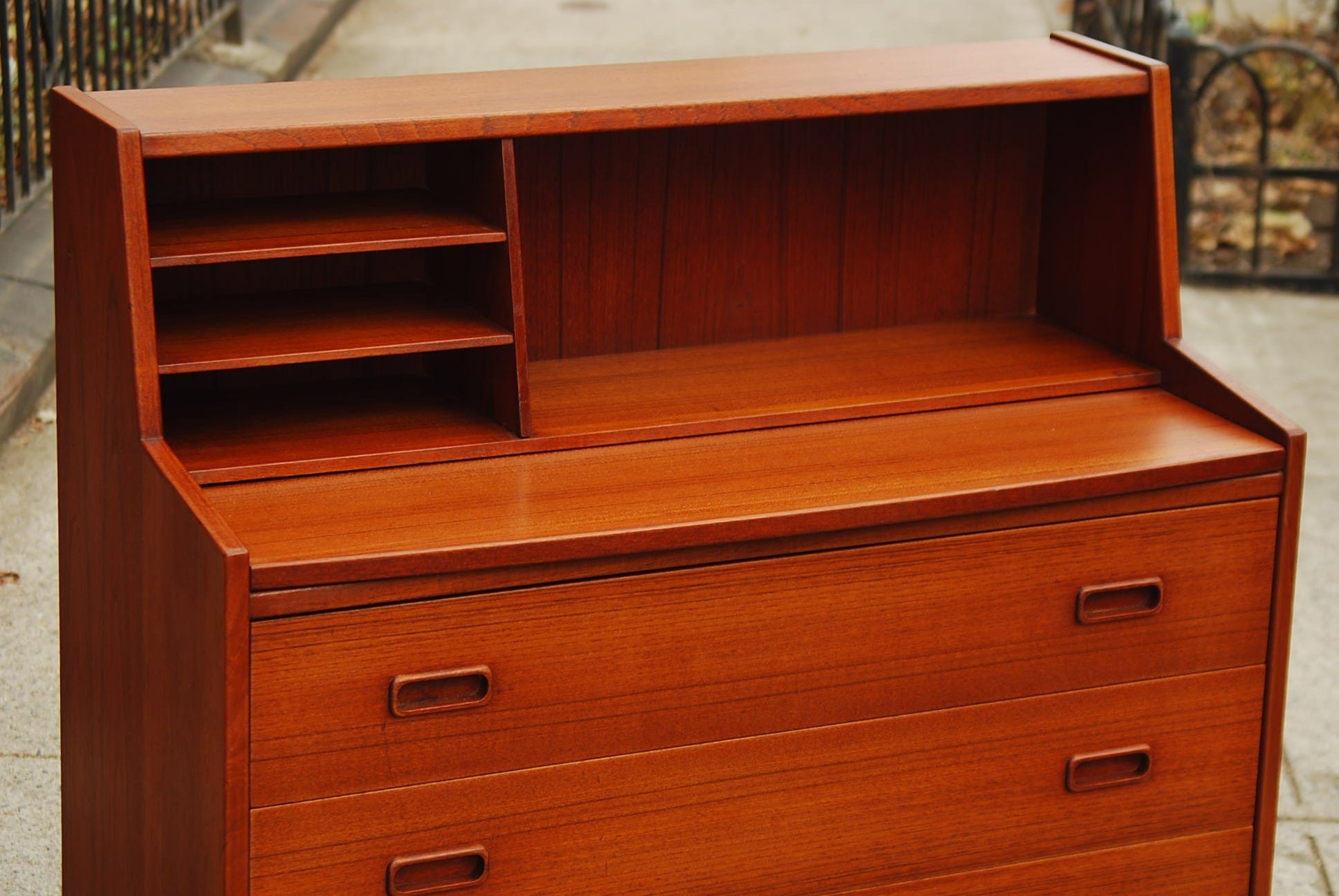 I Like Mike's Mid-Century Modern Furniture SOLD -- DANISH MODERN TEAK COMPACT SECRETARY D ESK BY hOVMAND OLSEN