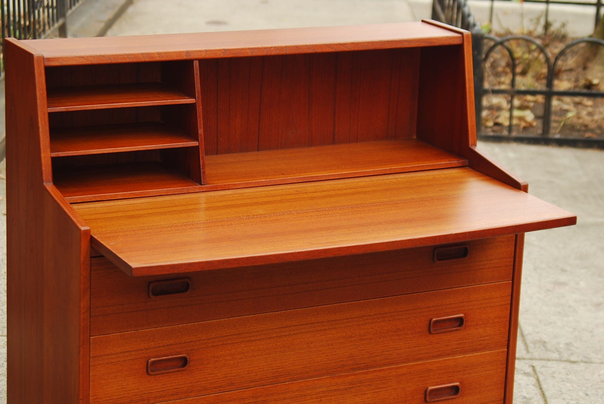 I Like Mike's Mid-Century Modern Furniture SOLD -- DANISH MODERN TEAK COMPACT SECRETARY D ESK BY hOVMAND OLSEN