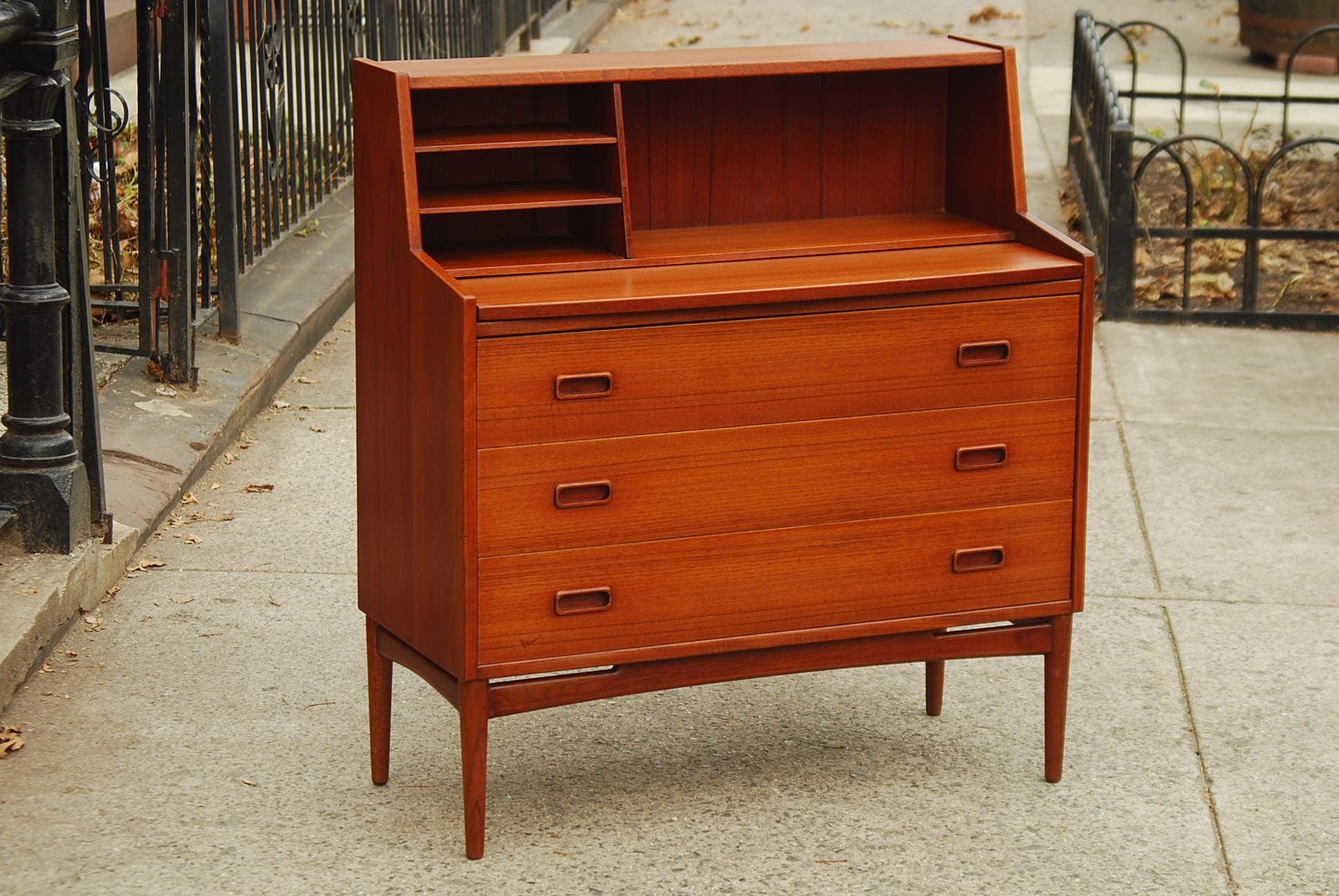 I Like Mike's Mid-Century Modern Furniture SOLD -- DANISH MODERN TEAK COMPACT SECRETARY D ESK BY hOVMAND OLSEN