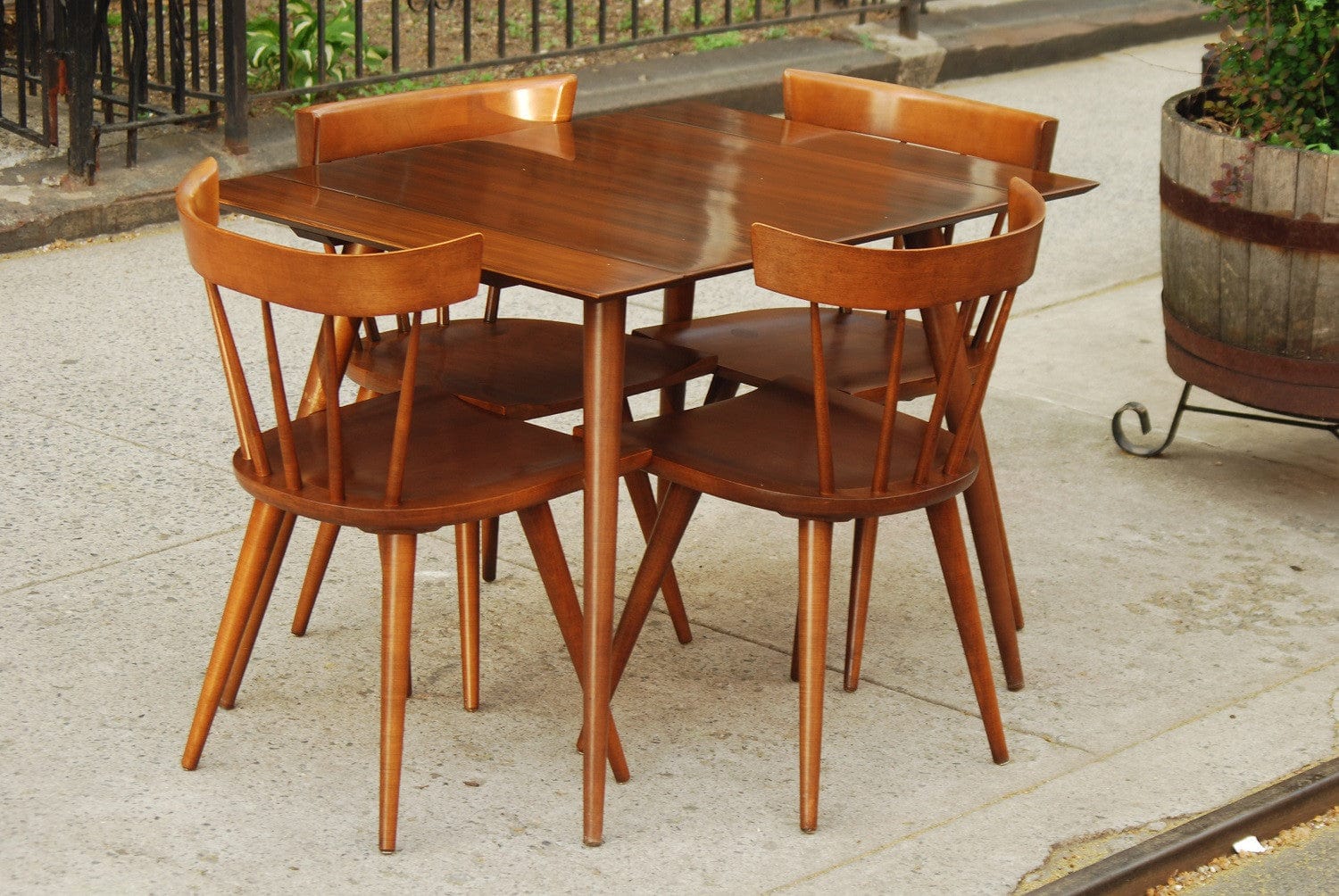 I Like Mike's Mid-Century Modern Furniture SOLD -- PAUL MCCOBB COMPACT DINING SET WITH TWO LEAVES AND FOUR CHAIRS