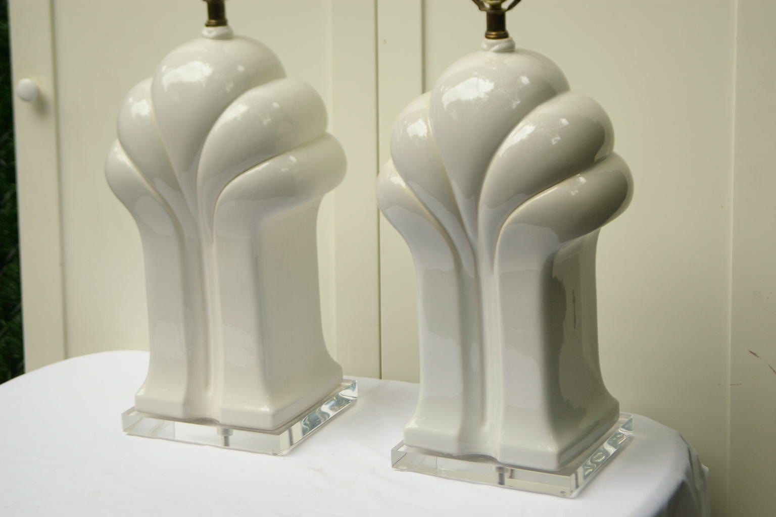 I Like Mike's Mid-Century Modern lighting Pair Big White Hollywood Regency Deco Ceramic Lamps with Lucite Bases
