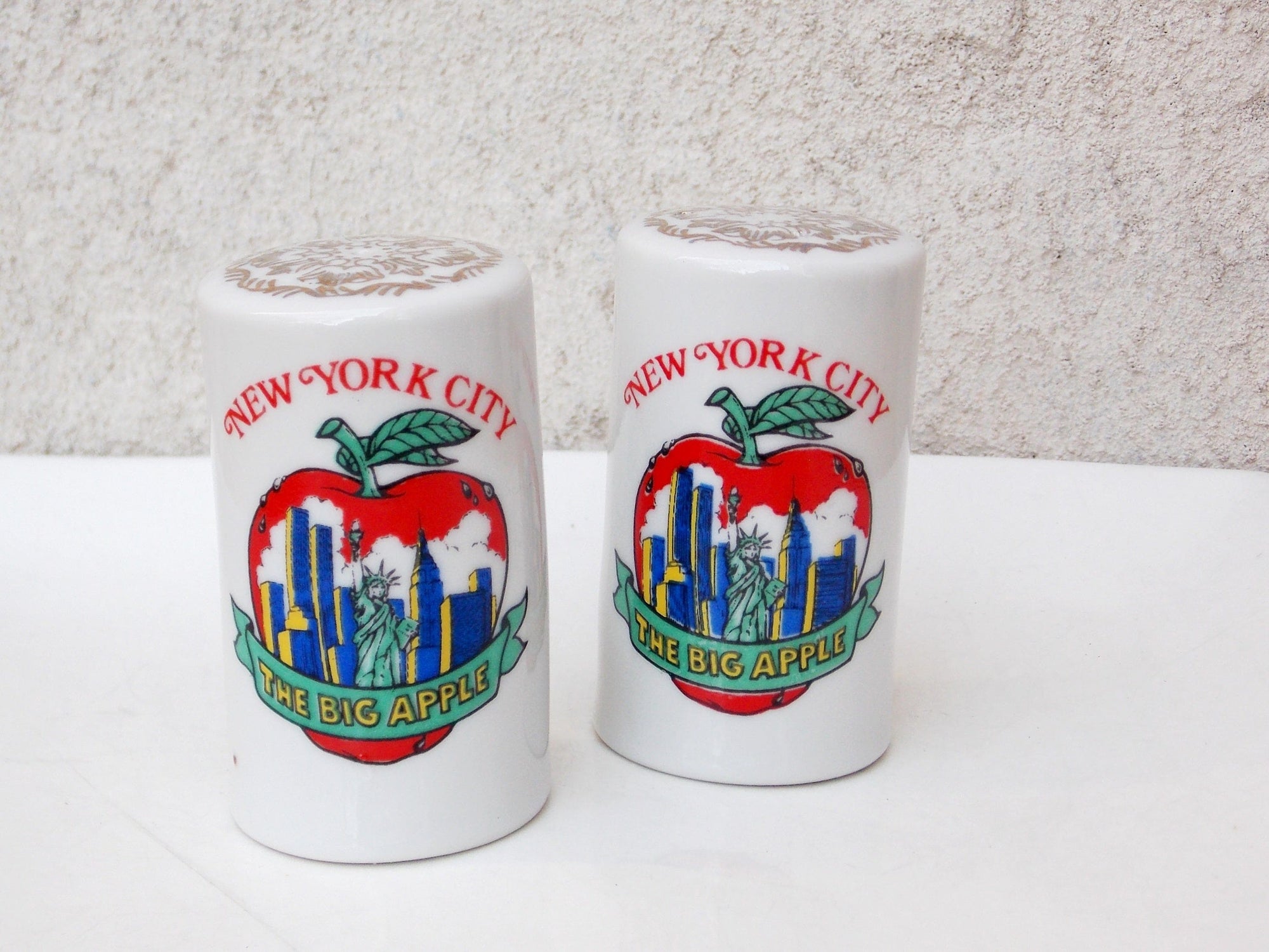 I Like Mike's Mid Century Modern Salt & Pepper Shakers New York "The Big Apple" Souvenir Ceramic Salt & Pepper Shakers