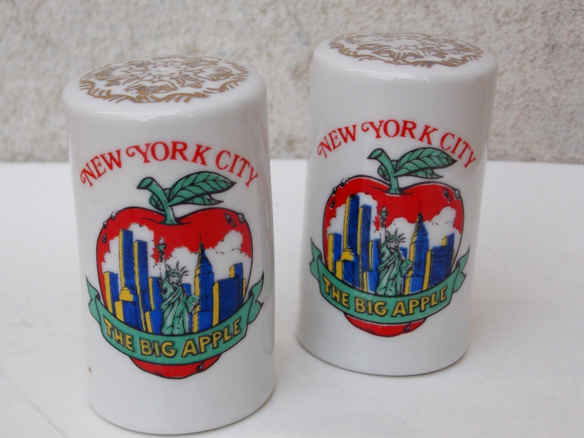 I Like Mike's Mid Century Modern Salt & Pepper Shakers New York "The Big Apple" Souvenir Ceramic Salt & Pepper Shakers