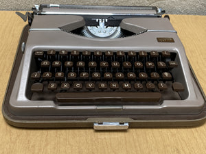 I Like Mike's Mid Century Modern typewriter Gossen Tippa Vintage Portable Typewriter in Case