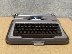 I Like Mike's Mid Century Modern typewriter Gossen Tippa Vintage Portable Typewriter in Case