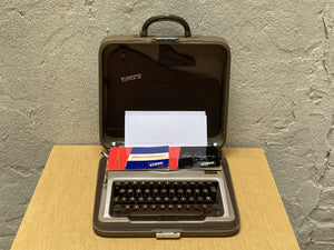 I Like Mike's Mid Century Modern typewriter Gossen Tippa Vintage Portable Typewriter in Case