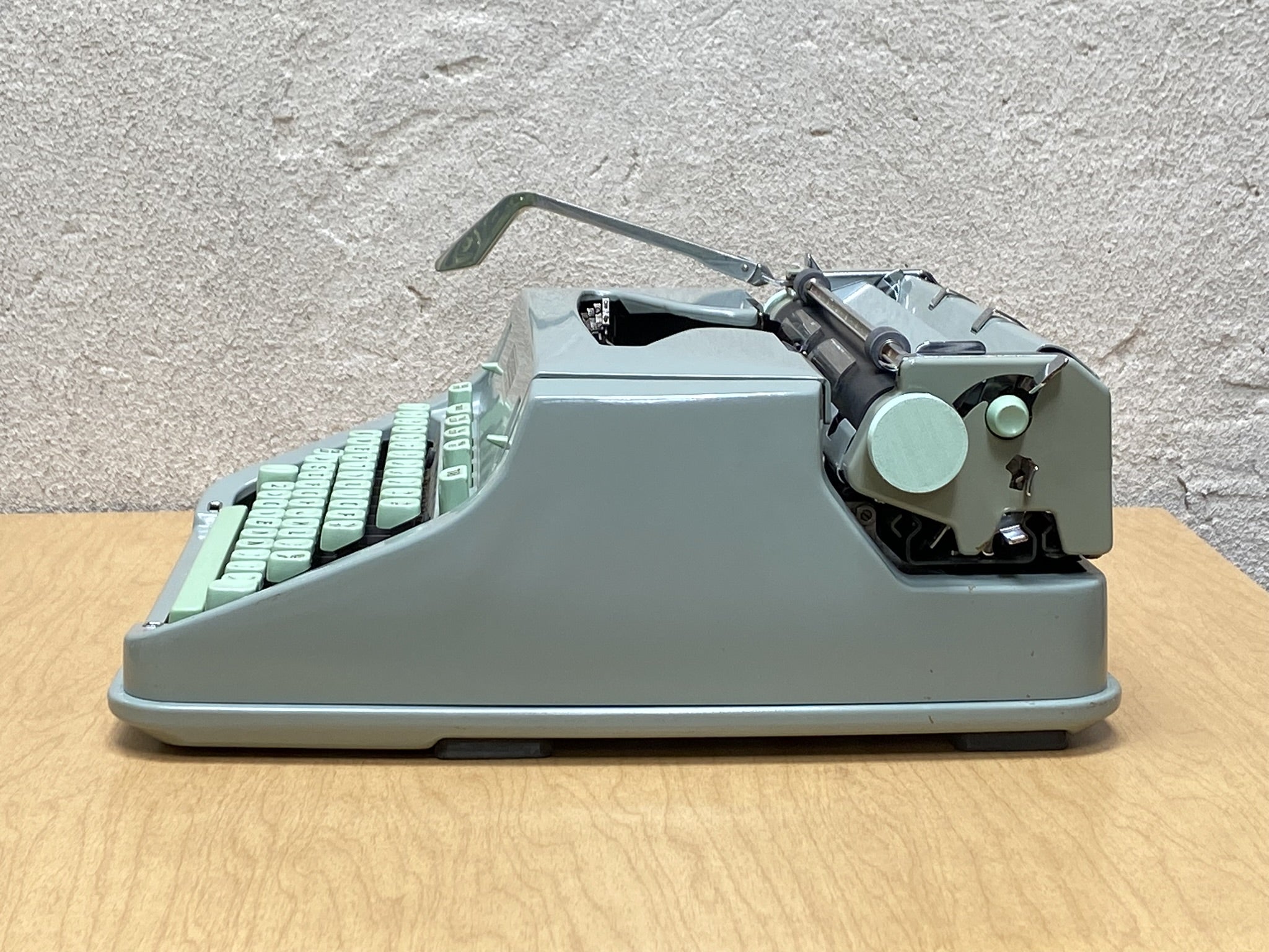 Vintage Hermes 3000 Portable Typewriter in Carry Case - I Vintage Hermes 3000 Portable Typewriter in Carry Case - I
