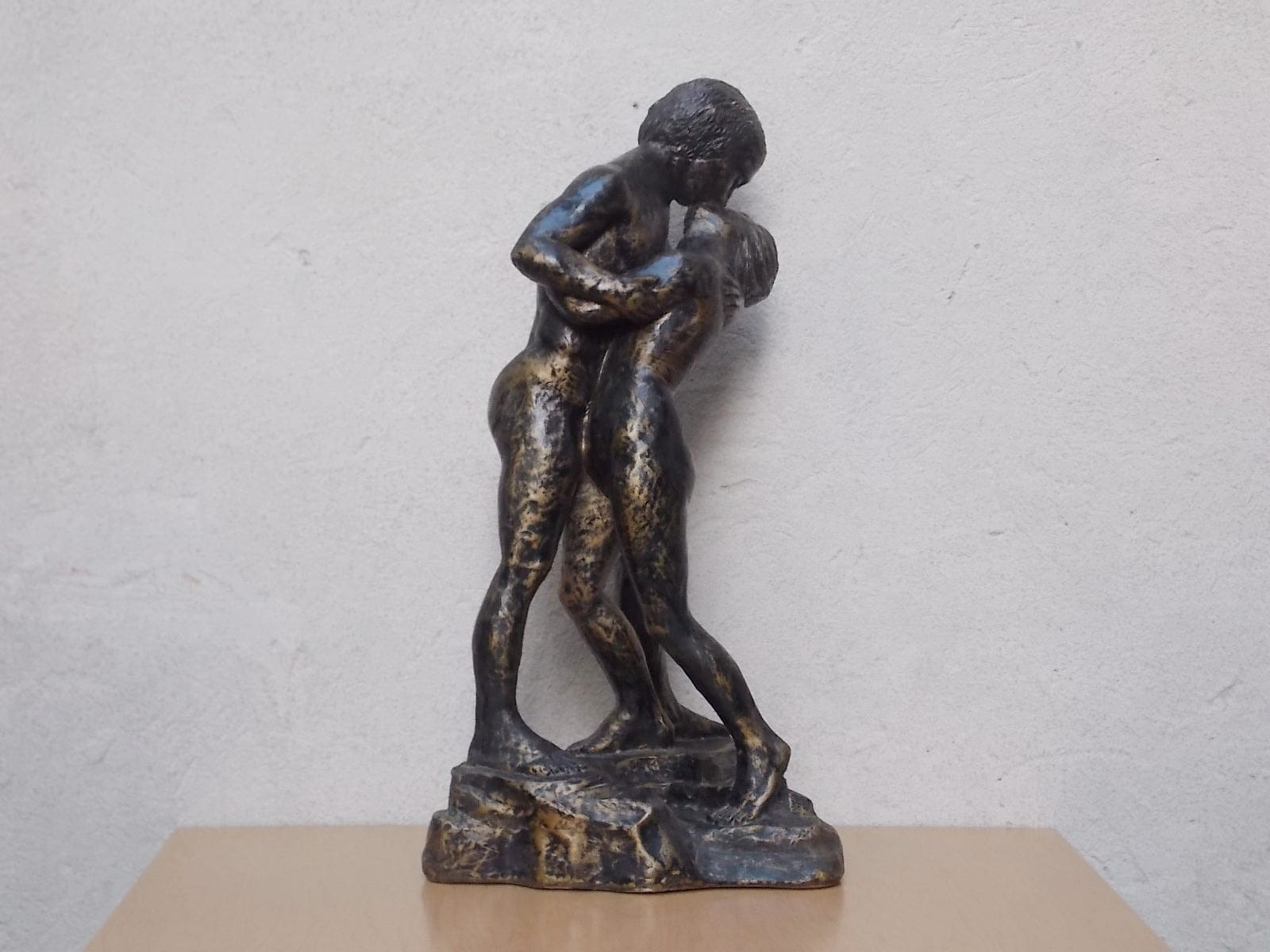 I Like Mike's Mid Century Modern Wall Decor & Art 1970's Embracing Couple Ceramic Table Sculpture by Creative Décor Inc.