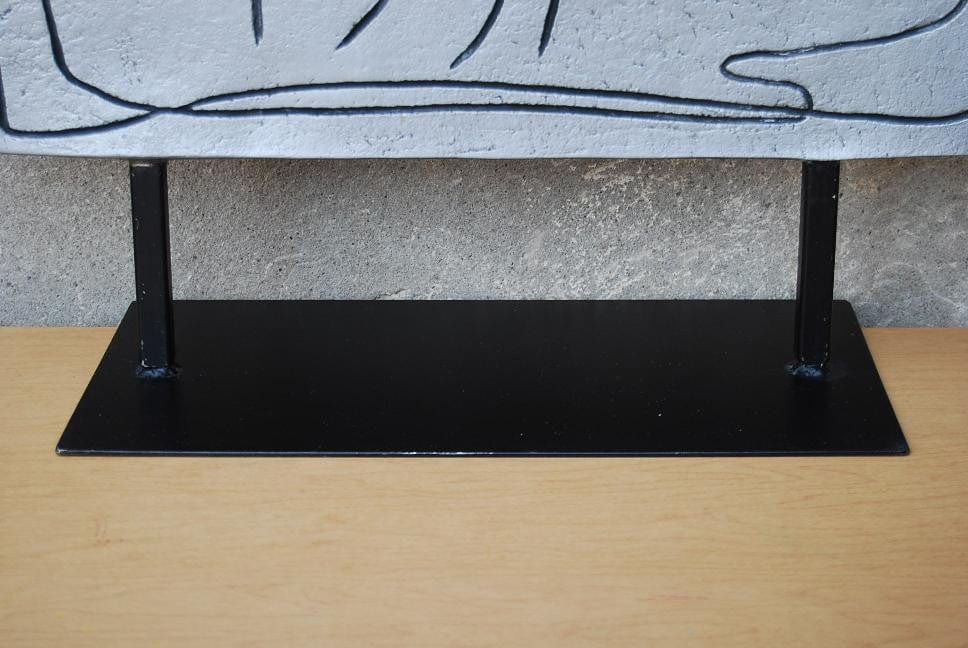 I Like Mike's Mid-Century Modern Wall Decor & Art Modern Picasso-like Grey Flat Ceramic Table Sculpture of Man & Woman