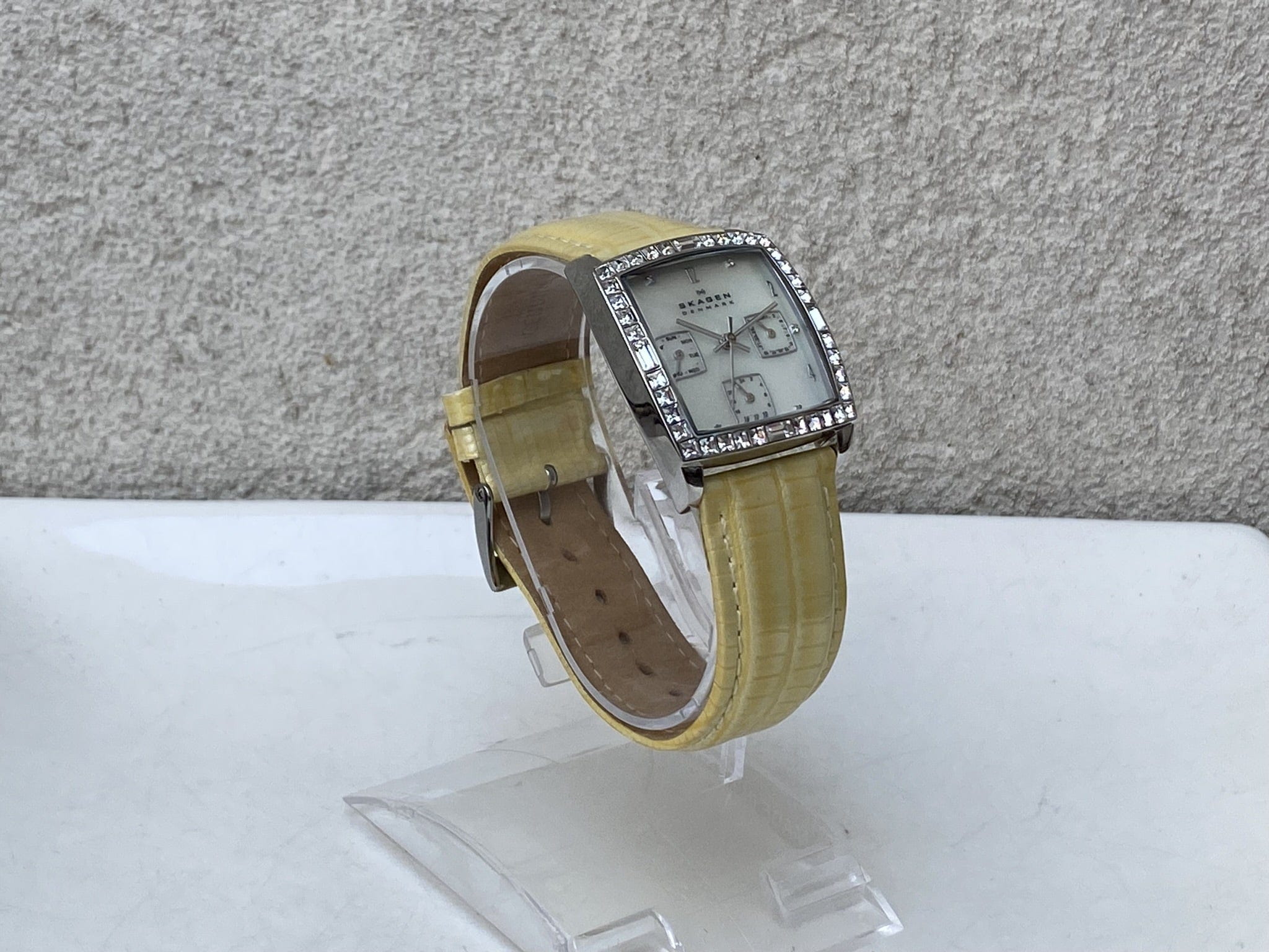 Women's square face outlet silver watches