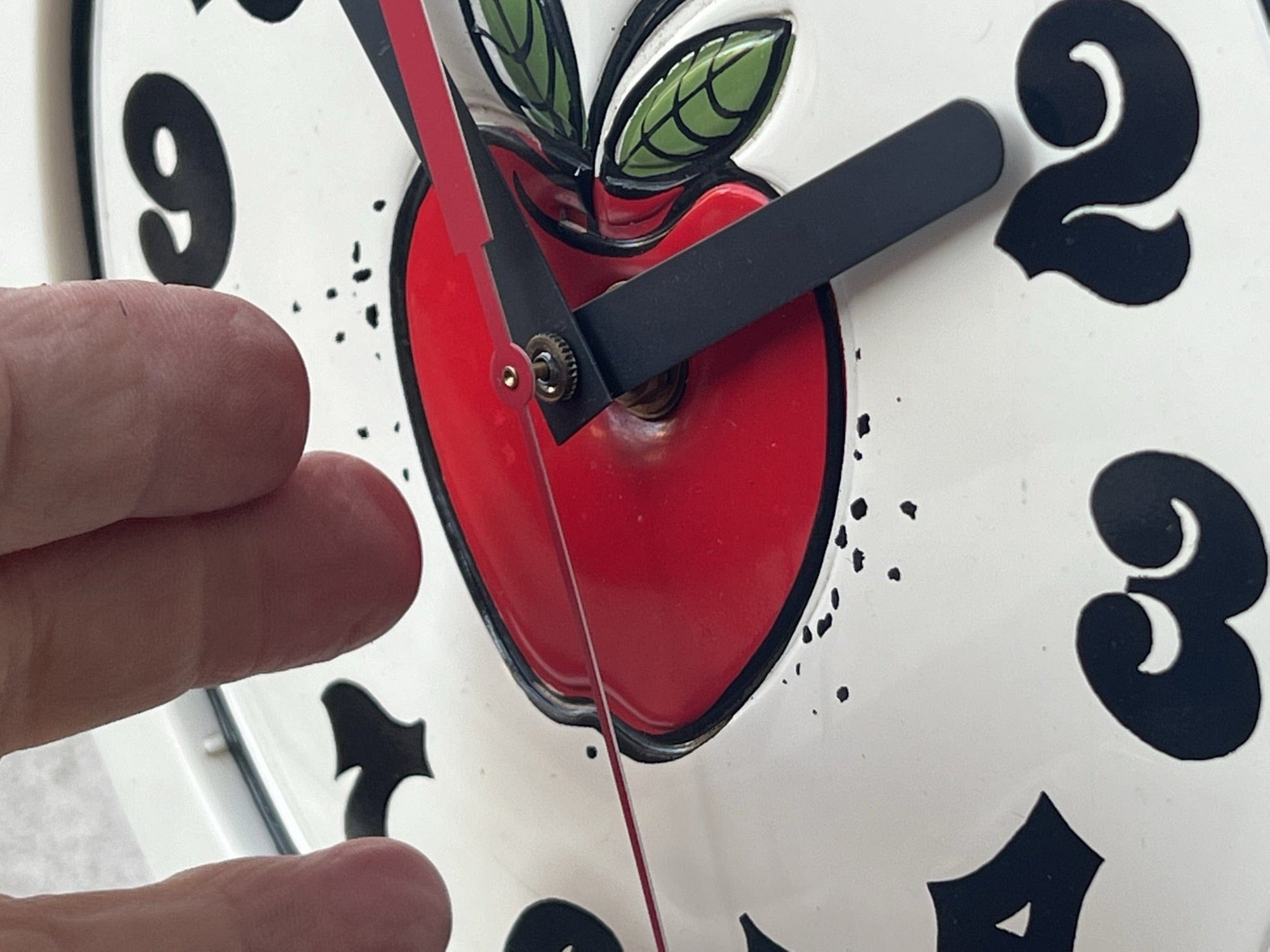 I Like Mikes Mid Century Modern Wall Clocks Vintage Round White Red Apple Kitchen Wall Clock by Spartus with Updated Quartz Movement