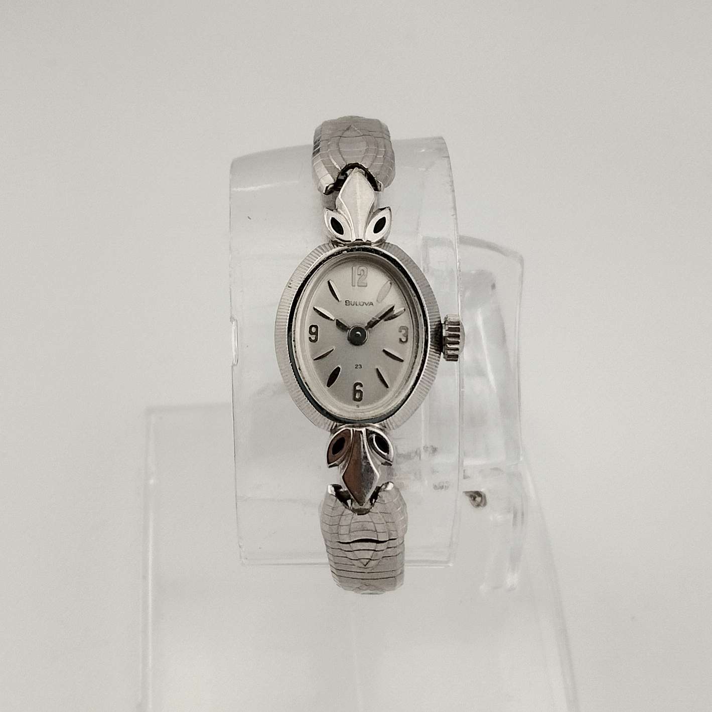 Silver-Tone Oval Dial Bracelet Watch for Women Bulova Unisex Watch, Silver Tone, Horizontal Oval Dial  main image 4