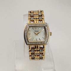 ロイヤル製　ビューティーコール Caravelle by Bulova Gold Tone Women's Watch, Mother of Pearl Dial