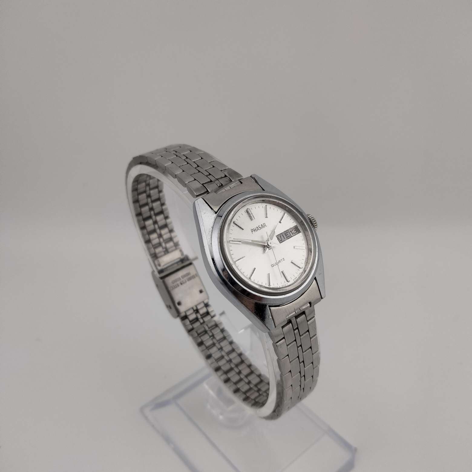 I Like Mikes Mid Century Modern Watches Phaser Women's Silver Tone Watch, Round Dial, Date & Day Window, Bracelet Strap