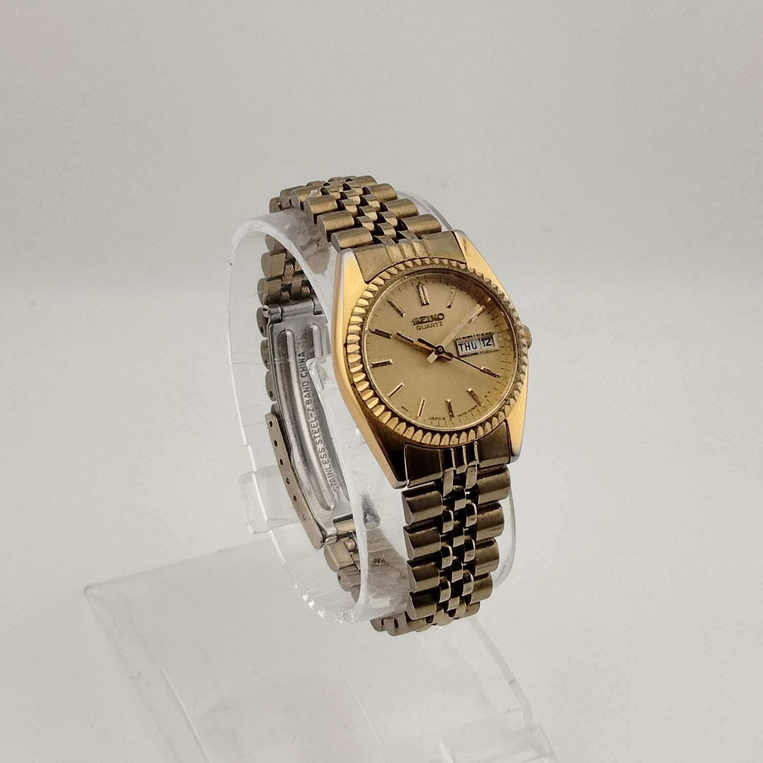 I Like Mikes Mid Century Modern Watches Seiko Men's Gold Tone Quartz Watch, Circular Dial, Date and Day Window, Bracelet Strap