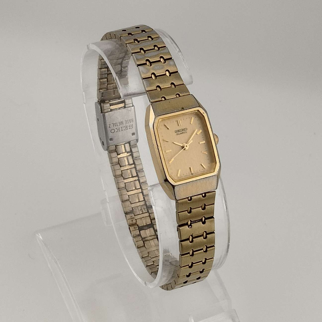 Seiko Quartz Petite Watch, All Gold Tone, Elongated  display picture 3