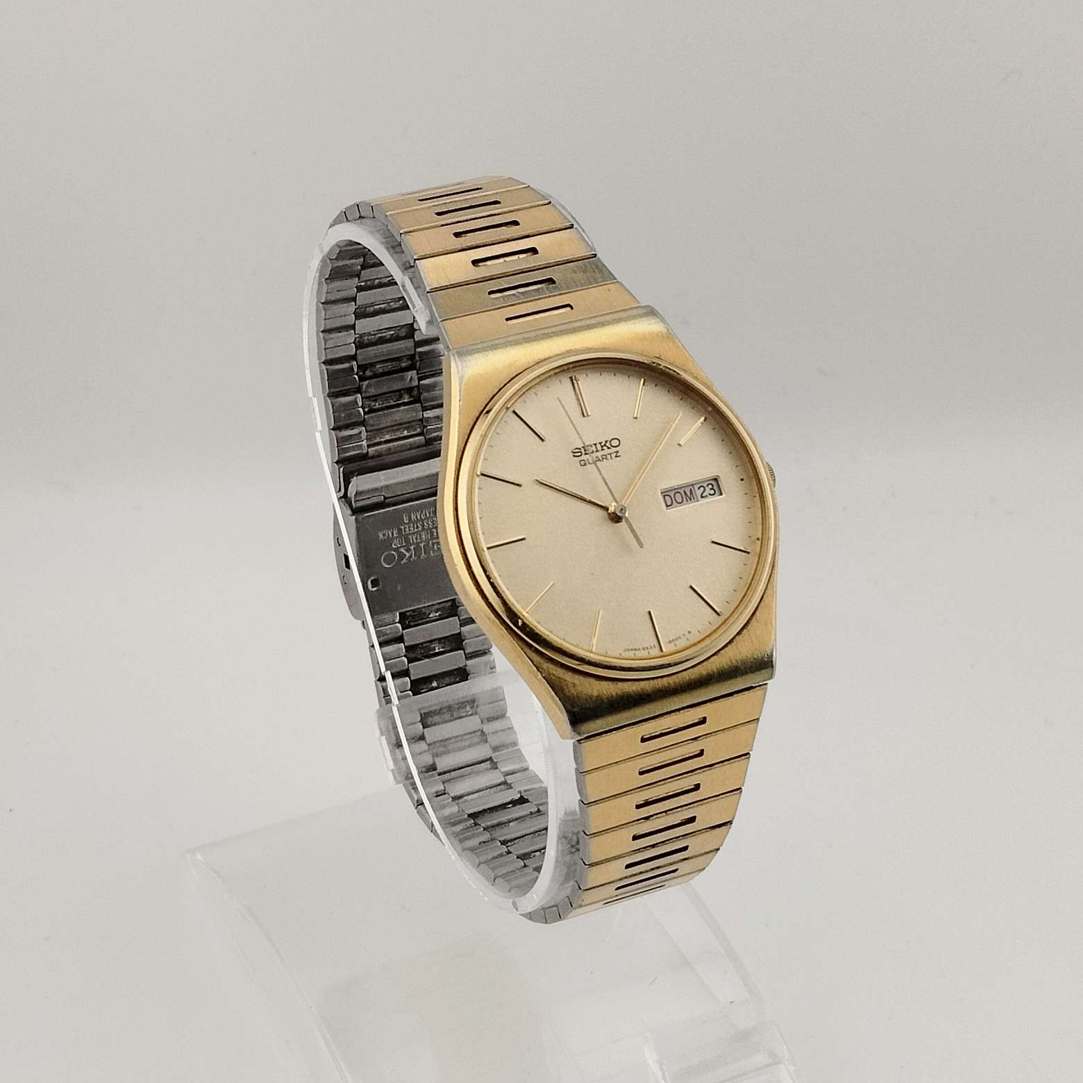 I Like Mikes Mid Century Modern Watches Seiko Unisex Gold Tone Quartz Watch, Circular Dial, Date and Day Window, Adjustable Link Strap