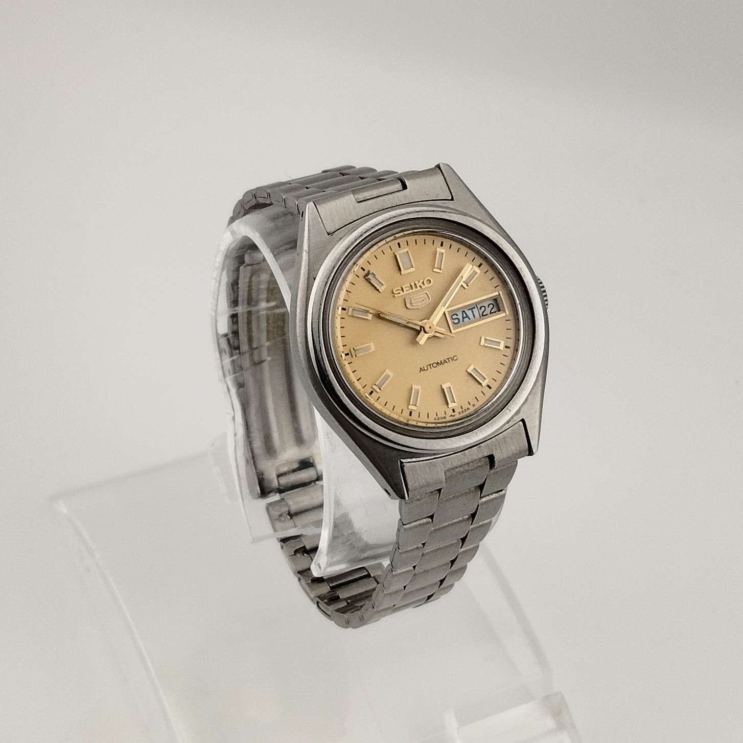 I Like Mikes Mid Century Modern Watches Seiko Unisex Silver Tone Watch, Circular Gold Tone Dial, Date and Day Window, Bracelet Strap