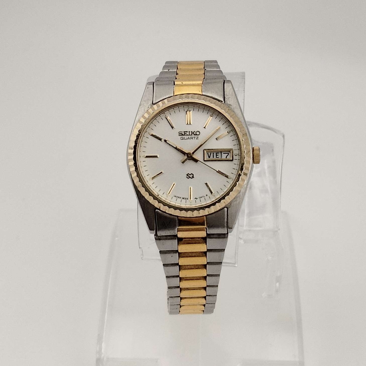 I Like Mikes Mid Century Modern Watches Seiko Unisex Silver Tone Watch, Gold Tone Details, Date and Day Window, Bracelet Strap