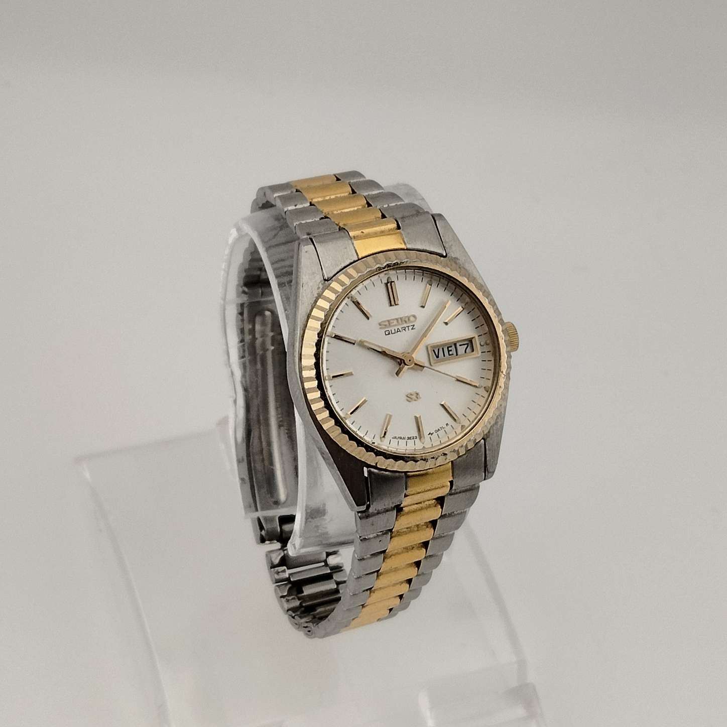 I Like Mikes Mid Century Modern Watches Seiko Unisex Silver Tone Watch, Gold Tone Details, Date and Day Window, Bracelet Strap