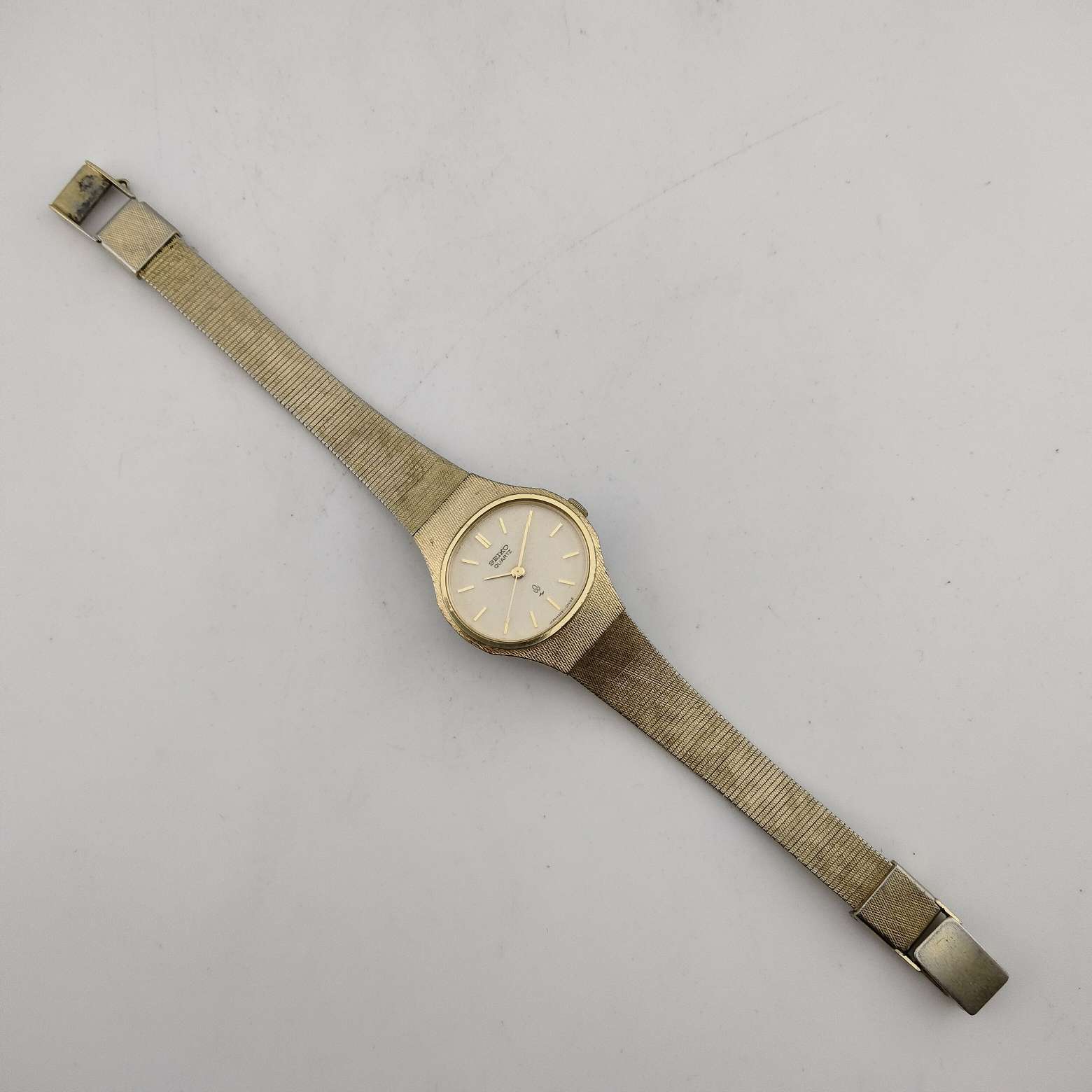 Seiko Women\'s Gold Tone Oval Dial Bracelet Watch Sold out ❌ Classic Seiko vintage ladies watch from the  main image 3